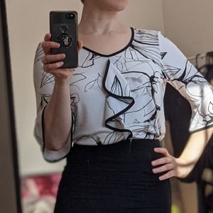 Laura Petites Black & White Ruffled Floral Blouse